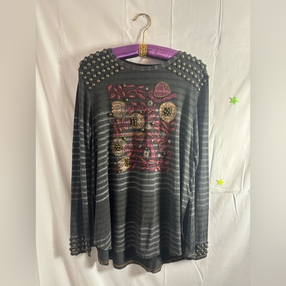 Double D Ranch Tops - Double D Ranch Gray Tunic with Studded Detail and Embroidered Print Size M